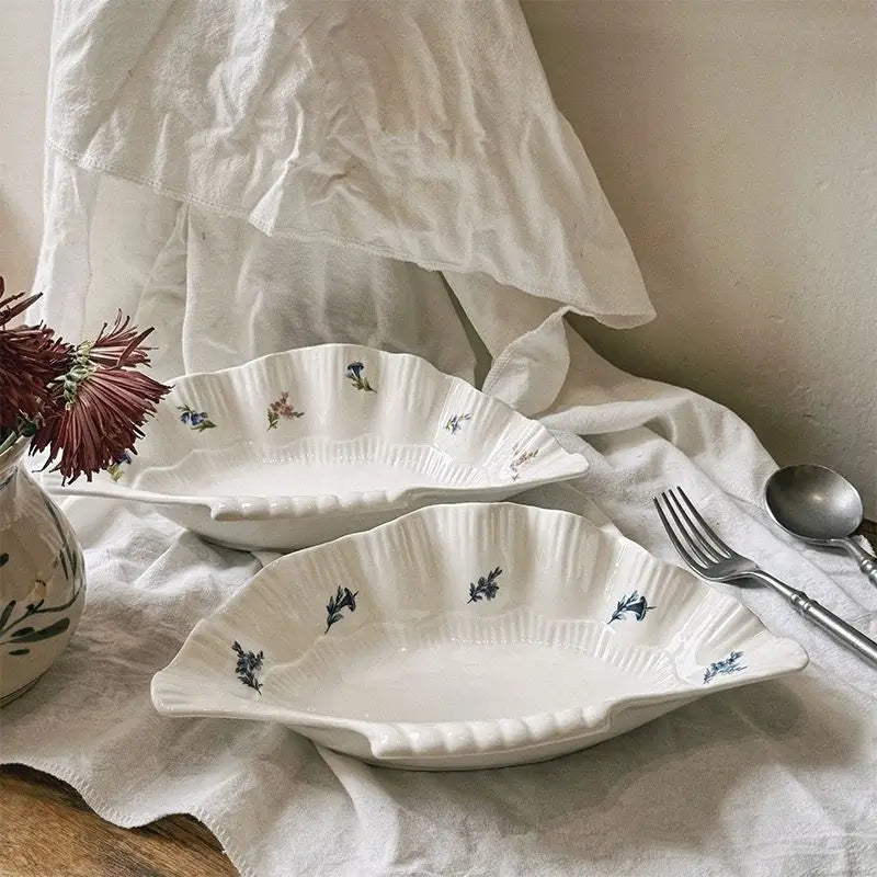 Ins Ceramic French Retro Shell High-legged Irregular-shaped Plate for Storing Desserts, Cakes Jewelry and Ornaments