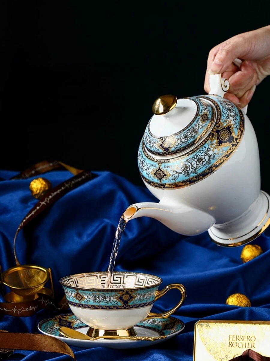 British Style Luxury Bone China Coffee Cup Coffee Cup and Saucer Set Baroque Ceramic Plate Retro Afternoon Tea Cup Set Best Gift