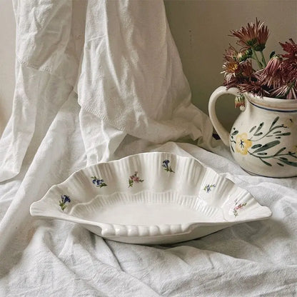 Ins Ceramic French Retro Shell High-legged Irregular-shaped Plate for Storing Desserts, Cakes Jewelry and Ornaments